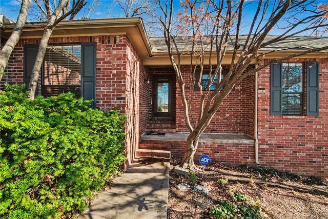 412 Oak Manor Circle, Springdale, AR 72764