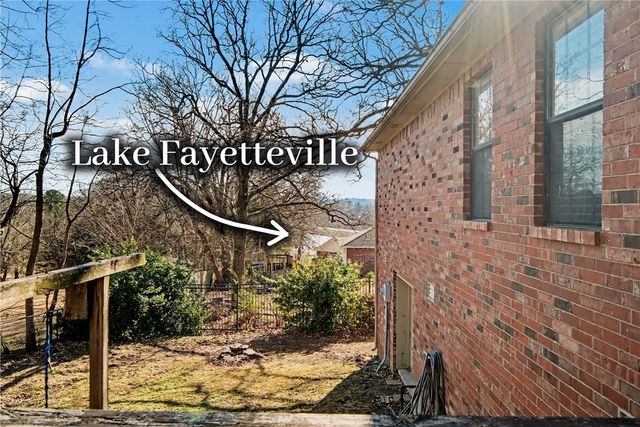 412 Oak Manor Circle, Springdale, AR 72764