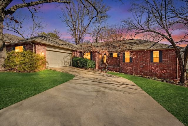 412 Oak Manor Circle, Springdale, AR 72764