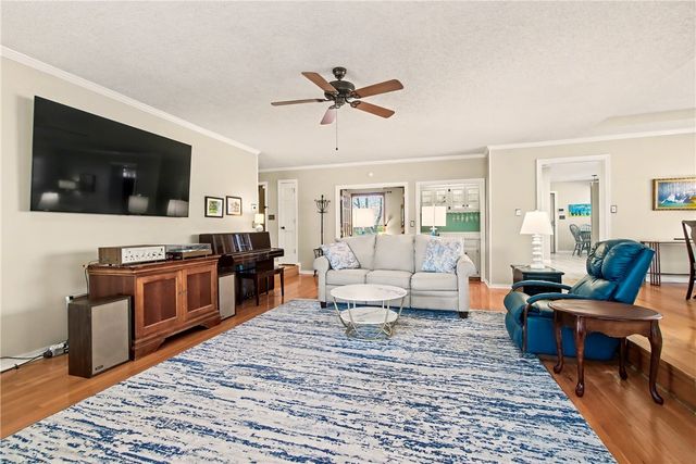 412 Oak Manor Circle, Springdale, AR 72764