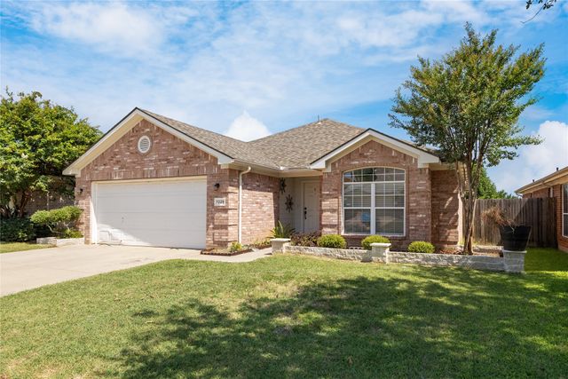 7229 Specklebelly Lane, Fort Worth, TX 76120