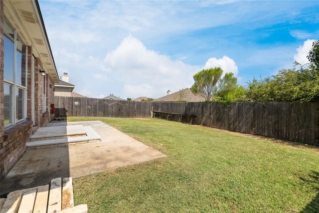 7229 Specklebelly Lane, Fort Worth, TX 76120