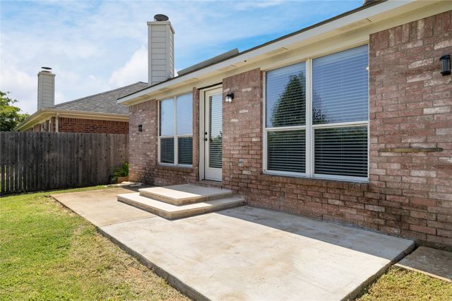 7229 Specklebelly Lane, Fort Worth, TX 76120