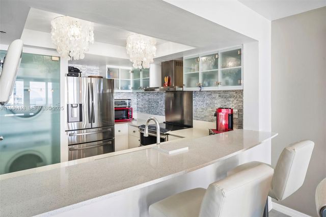 400 S Pointe Dr 2208, Miami Beach, FL 33139