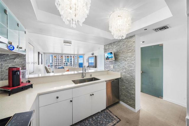 400 S Pointe Dr 2208, Miami Beach, FL 33139