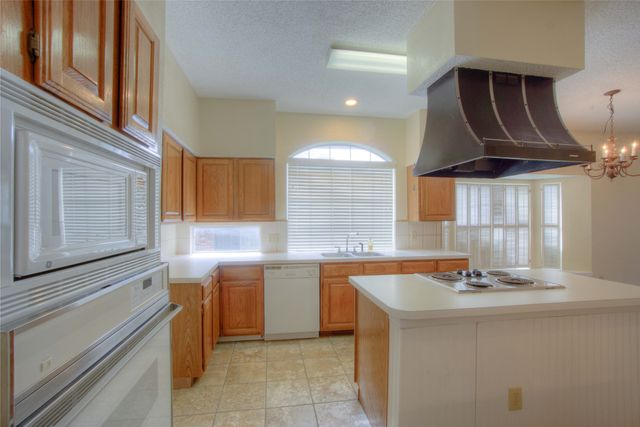 4221 Crestedge Lane, Carrollton, TX 75010