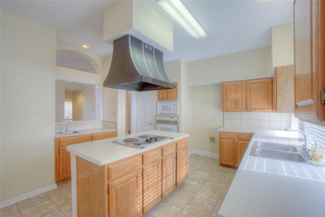 4221 Crestedge Lane, Carrollton, TX 75010