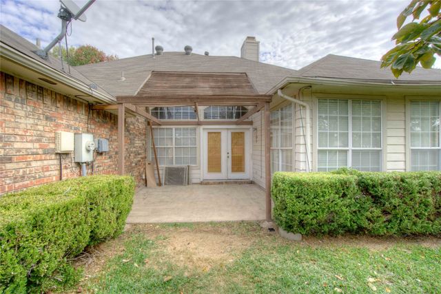 4221 Crestedge Lane, Carrollton, TX 75010