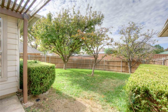 4221 Crestedge Lane, Carrollton, TX 75010