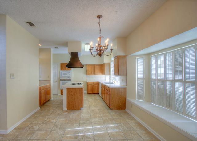 4221 Crestedge Lane, Carrollton, TX 75010