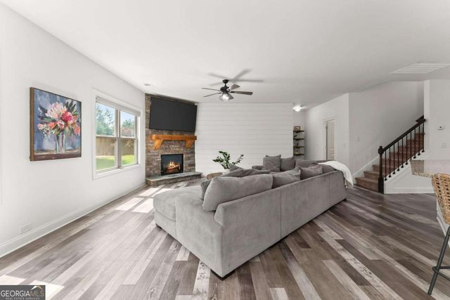 31 Lake Sydney Drive, Dawsonville, GA 30534