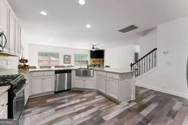 31 Lake Sydney Drive, Dawsonville, GA 30534