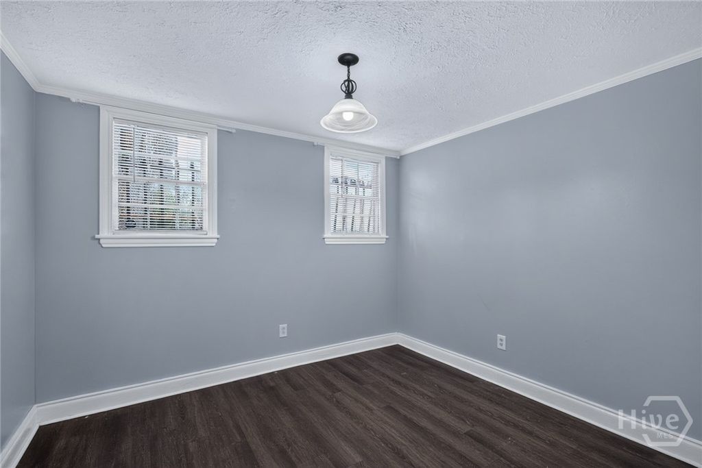 Image 16 of property listing at 1010 E Victory Drive F, Savannah, GA 31401