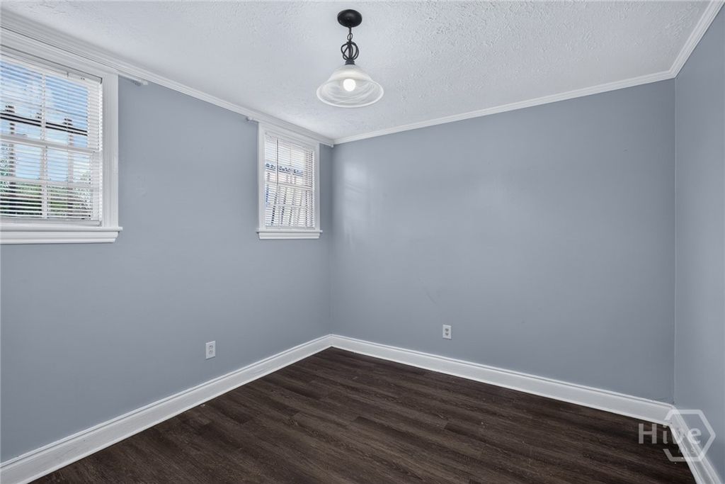 Image 17 of property listing at 1010 E Victory Drive F, Savannah, GA 31401
