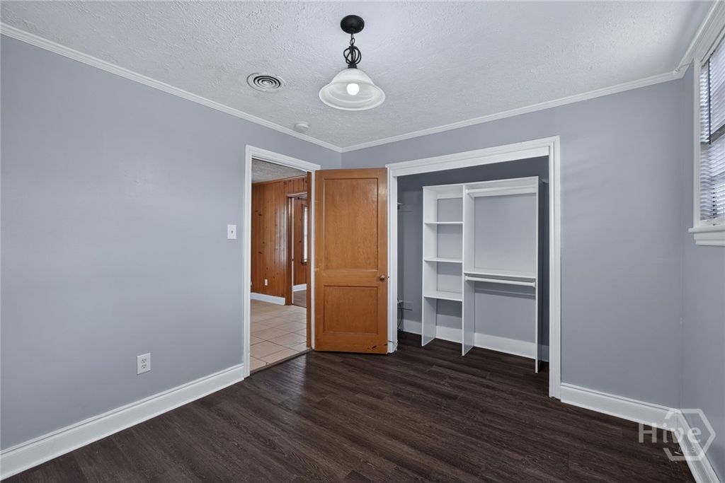 Image 18 of property listing at 1010 E Victory Drive F, Savannah, GA 31401