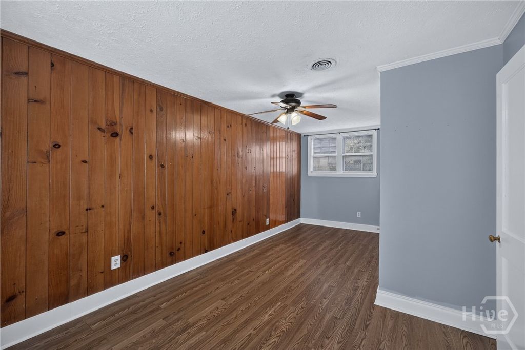 Image 21 of property listing at 1010 E Victory Drive F, Savannah, GA 31401