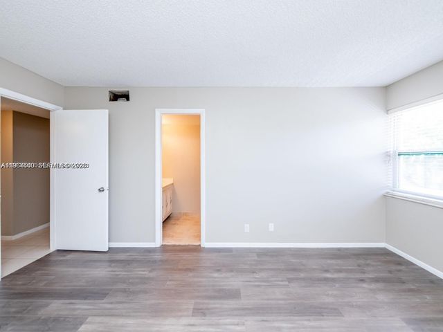 2304 NE 7th St 27, Hallandale Beach, FL 33009