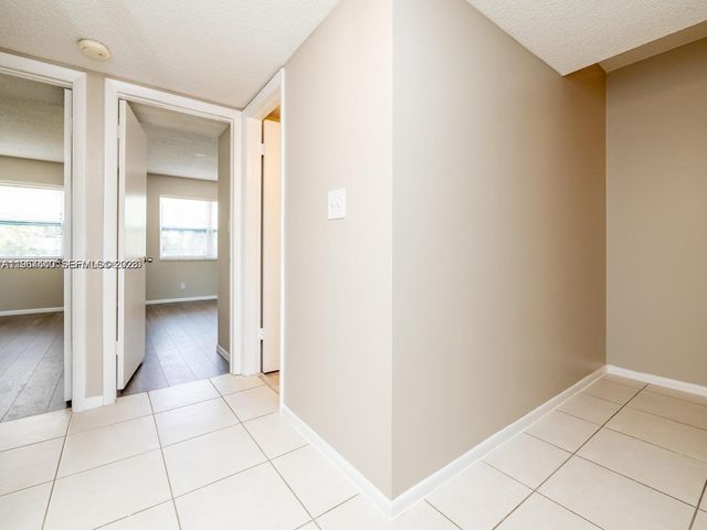 2304 NE 7th St 27, Hallandale Beach, FL 33009