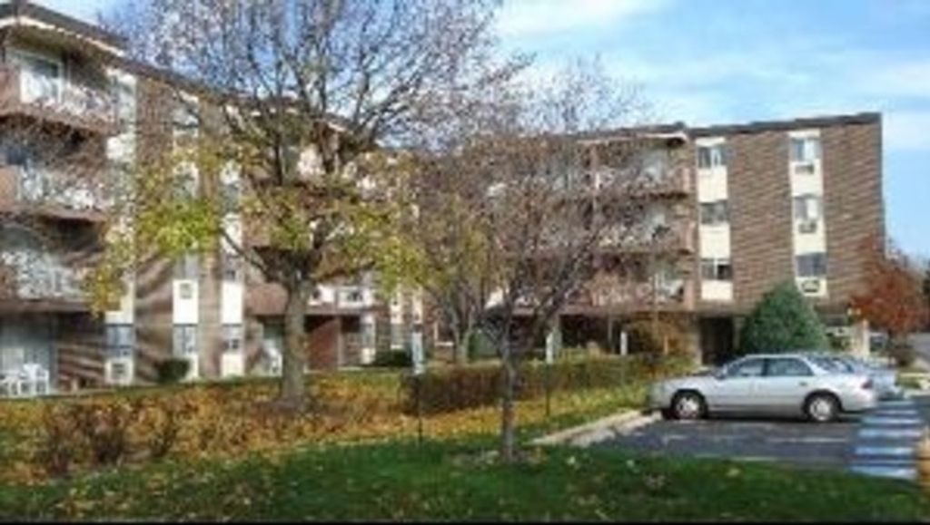 1311 S FINLEY Road 312, Lombard, IL 60148