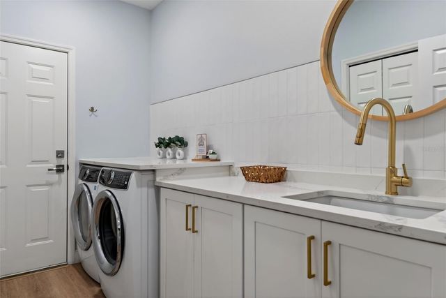 2571 DICK WILSON DRIVE, Sarasota, FL 34240