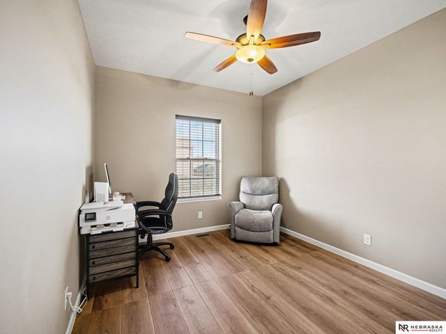 5213 Lynnwood Drive, Papillion, NE 68133