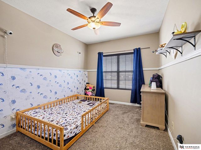 5213 Lynnwood Drive, Papillion, NE 68133