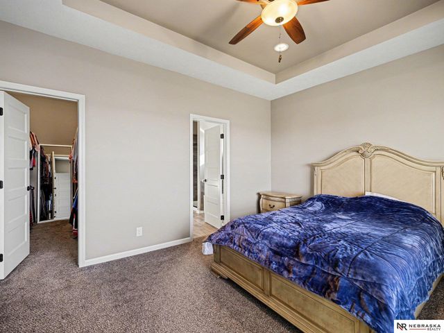5213 Lynnwood Drive, Papillion, NE 68133
