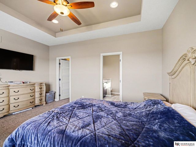 5213 Lynnwood Drive, Papillion, NE 68133
