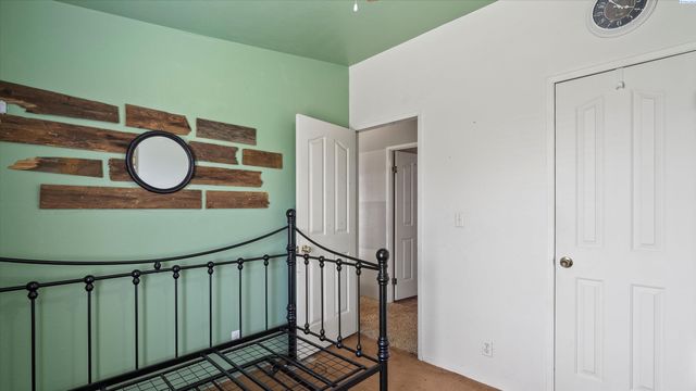 16 Quincy Rd., Burbank, WA 99323