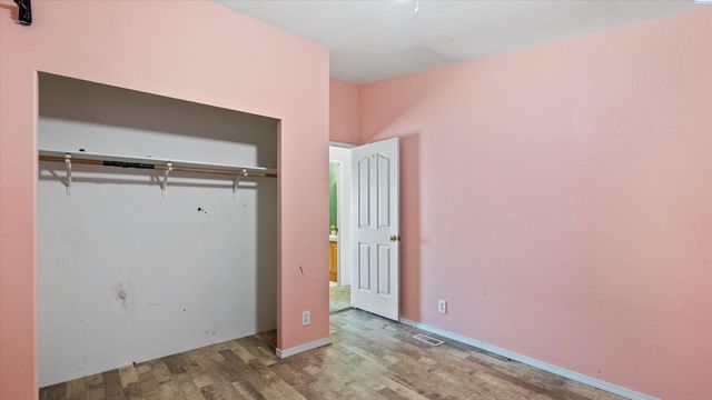16 Quincy Rd., Burbank, WA 99323