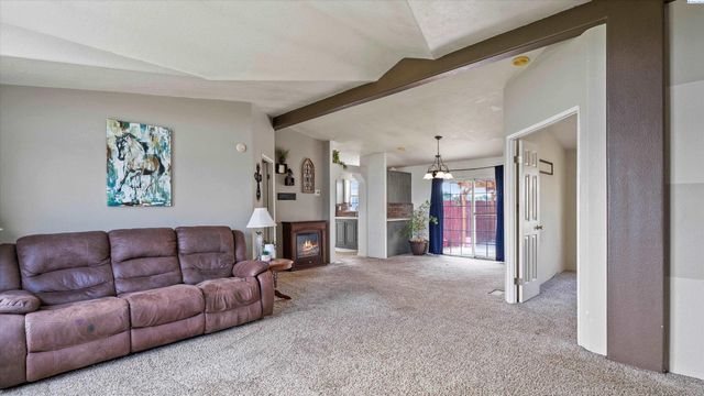 16 Quincy Rd., Burbank, WA 99323
