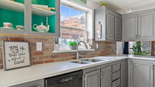 16 Quincy Rd., Burbank, WA 99323