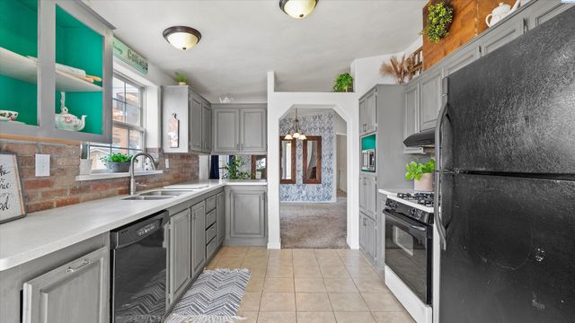 16 Quincy Rd., Burbank, WA 99323