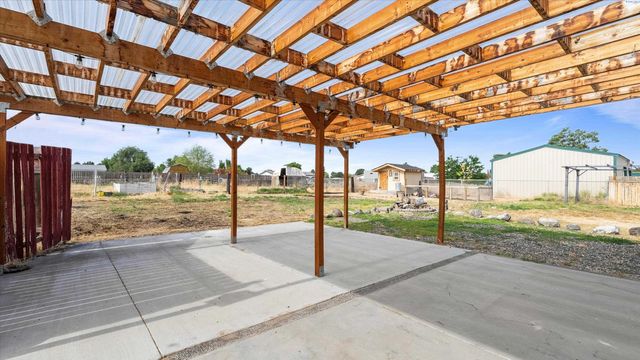 16 Quincy Rd., Burbank, WA 99323