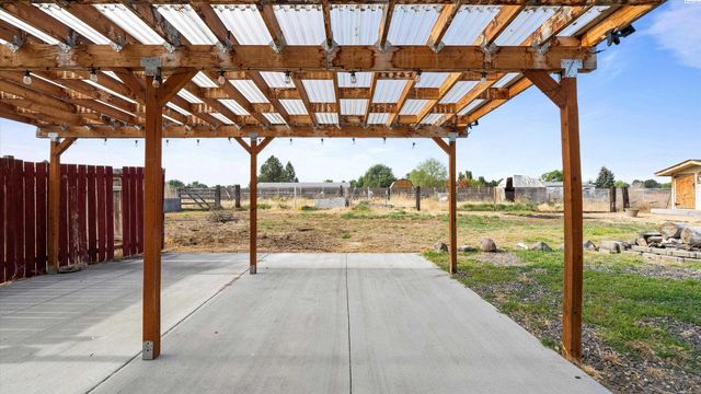16 Quincy Rd., Burbank, WA 99323