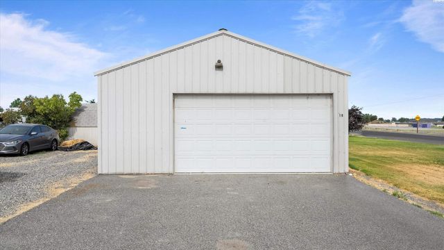 16 Quincy Rd., Burbank, WA 99323