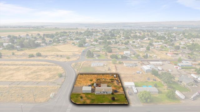 16 Quincy Rd., Burbank, WA 99323