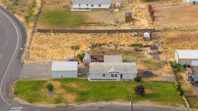 16 Quincy Rd., Burbank, WA 99323