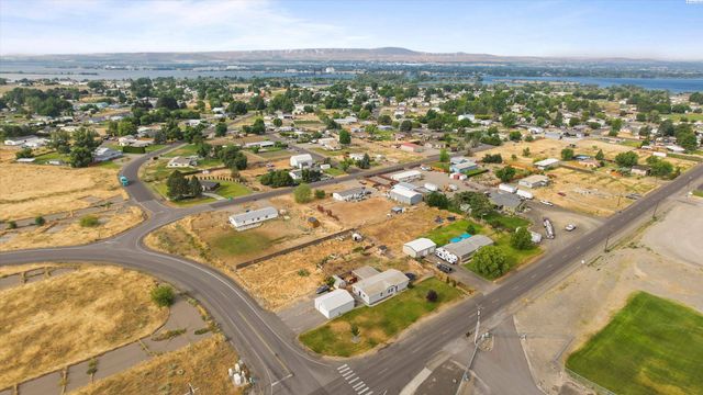 16 Quincy Rd., Burbank, WA 99323