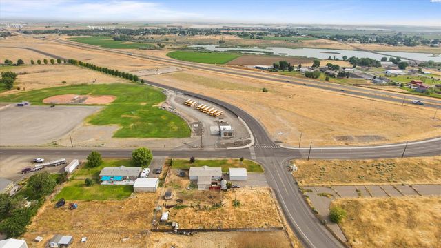 16 Quincy Rd., Burbank, WA 99323