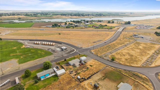 16 Quincy Rd., Burbank, WA 99323