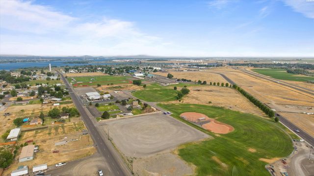 16 Quincy Rd., Burbank, WA 99323