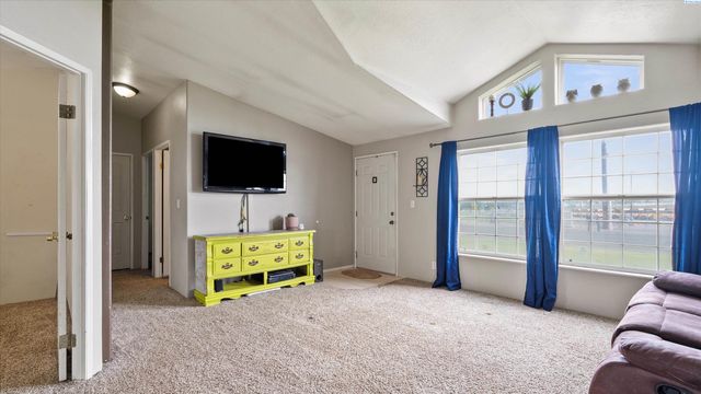 16 Quincy Rd., Burbank, WA 99323