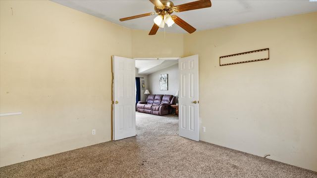 16 Quincy Rd., Burbank, WA 99323