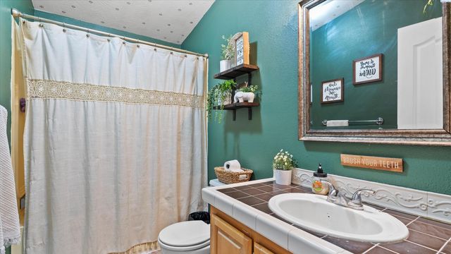 16 Quincy Rd., Burbank, WA 99323