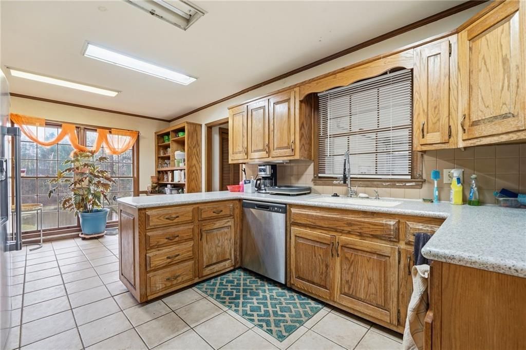 Image 10 of property listing at 1935 Flat Shoals Road SE, Conyers, GA 30013