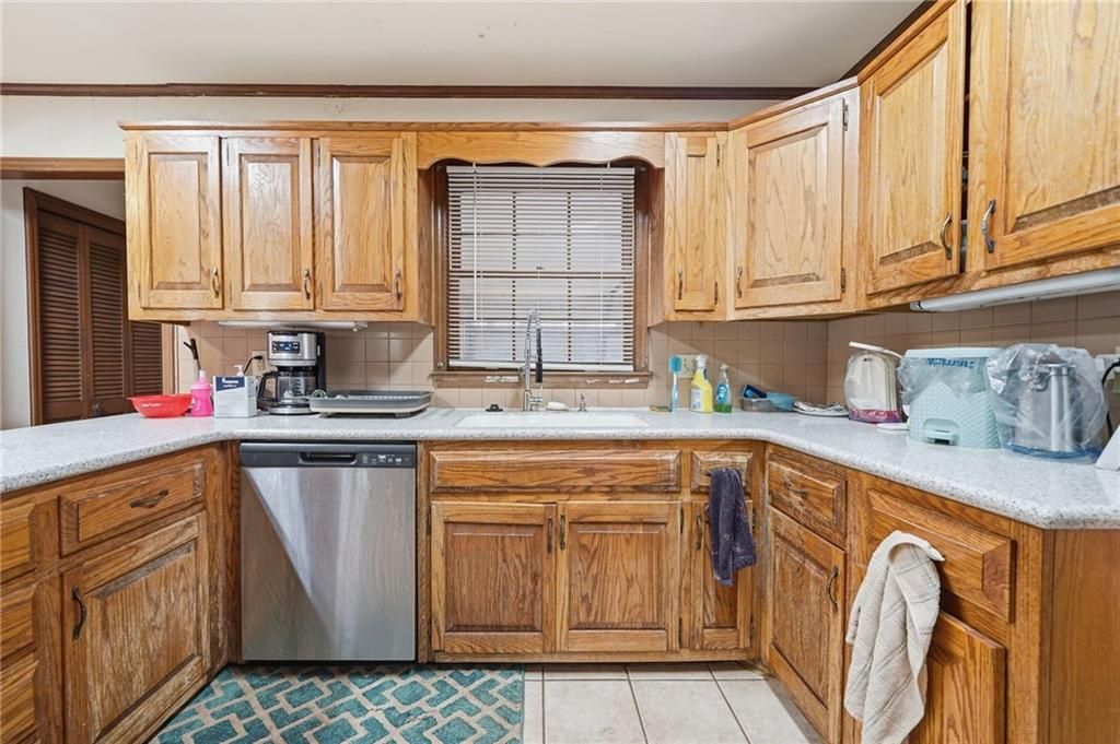 Image 11 of property listing at 1935 Flat Shoals Road SE, Conyers, GA 30013