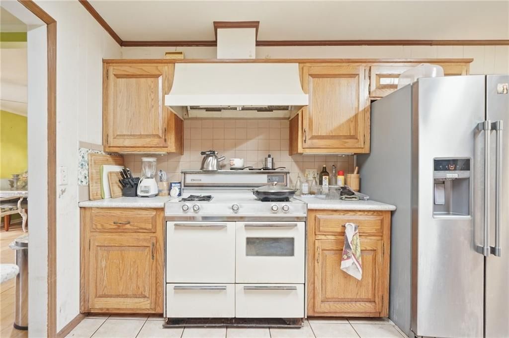 Image 13 of property listing at 1935 Flat Shoals Road SE, Conyers, GA 30013