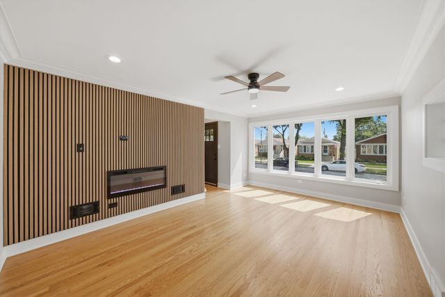 5750 S Oak Park Avenue, Chicago, IL 60638