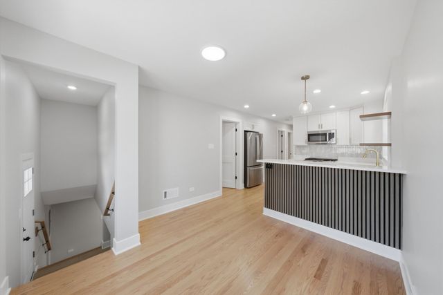 5750 S Oak Park Avenue, Chicago, IL 60638